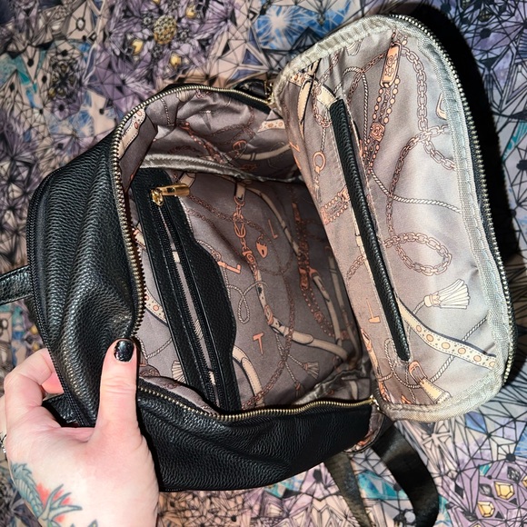 black backpack, detachable coin purse - Picture 2 of 3